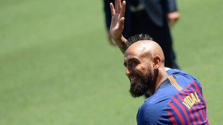 Днес Барселона представи поредното си ново попълнение Това е чилиецът