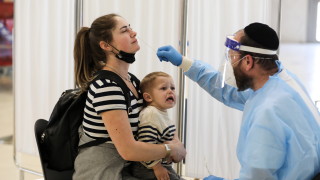 Израел с невиждано от 9 месеца дъно на новозаразени с коронавируса