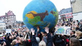  Протести на възпитаници в целия свят с искане за битка с климатичните промени 
