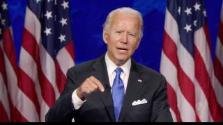 Администрацията на Байдън ще премахне възрастовите изисквания за ваксината срещу