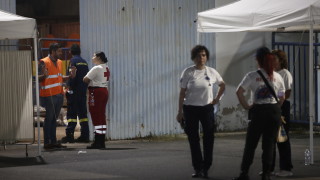 Спасители претърсват водите край Гърция в четвъртък в мащабна спасителна