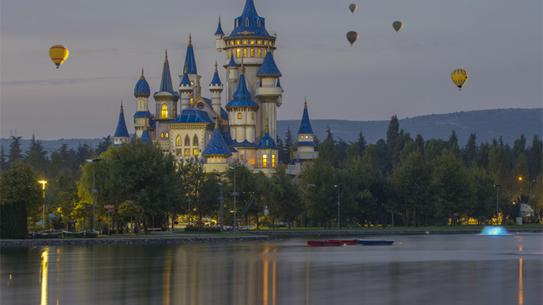 Walt Disney планира да инвестира 2 милиарда евро в Disneyland