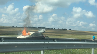 Автомобил се запали в движение край Румънското посолство в София