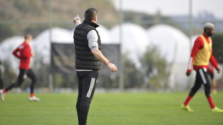 Акрапович пуска два различни състава срещу Стал