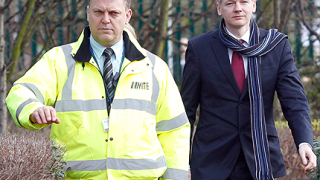 Еквадор предоставя политическо убежище на Джулиан Асандж