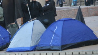 Продължава денонощният протест на майките на деца с увреждания пред