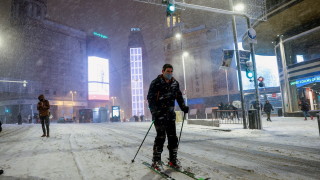 Невиждана от десетилетия снежна буря блокира испанската столица Мадрид съобщава