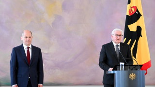 Германският президент Франк Валтер Щайнмайер и украинският президент Володимир Зеленски проведоха