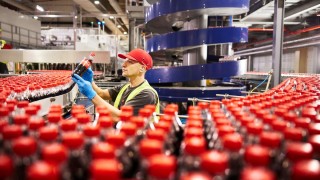 Системата на Кока Кола в България плаща 50 млн лева
