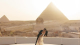 Когато една бивша кечистка се омъжи за милиардер през египетските пирамиди