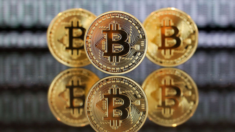 Bitcoin се задържа на върха, след като мина историческия връх от $34 000