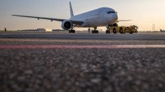 Горя двигател на самолет от Москва за Пукет