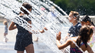 В неделя ще бъде слънчево и горещо Ще духа слаб