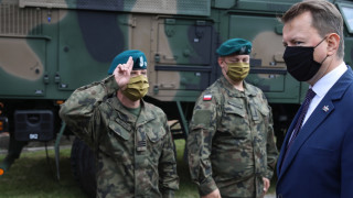 Полша изпрати стотици войници на границата си с Беларус за