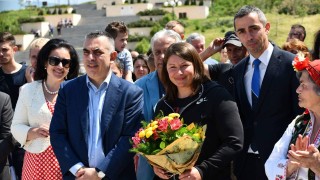 Станка Златева превърна в парк терена около залата която носи