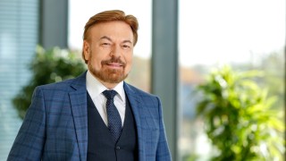 Мажоритарният собственик на компанията генерален спонсор на ПФК Левски разговаря