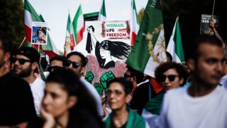 Иран провали церемонии и протести за годишнината от смъртта на Махса Амини