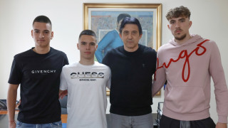 Юношите на ПФК Левски Михаил Петров Стоян Добрев и Христо