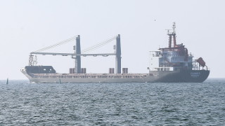Три сухотоварни кораба с почти 70 000 тона храна напуснаха