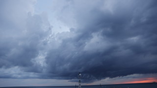 Оранжев код по морето за валежи и гръмотевици