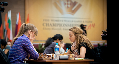 Стефанова излезе начело на световното по ускорен шах