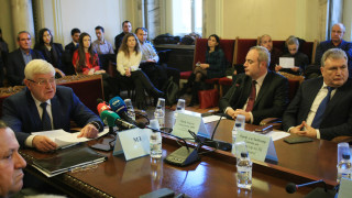 Министърът на здравеопазването Кирил Ананиев представи на заседание пред Парламентарната