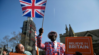 Хиляди британци се събраха до парламента в Лондон за да