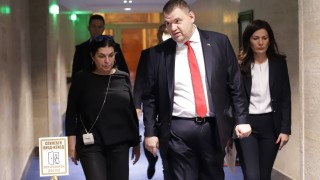 Председателят на ПГ на ДПС Делян Пеевски влиза в парламентарните