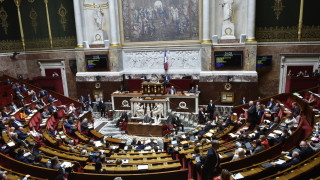 Расистки скандал разтърси френския парламент информира Асошиейтед прес Чернокож депутат