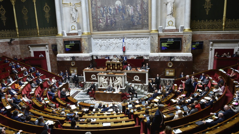 Расистки скандал разтърси френския парламент, информира Асошиейтед прес. Чернокож депутат