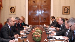 Президентът Румен Радев разговаря със заместник държавния секретар на САЩ Джон