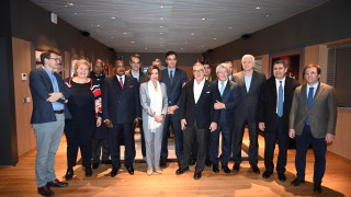 Конгресмени от Демократическата партия на САЩ обявиха че страната остава