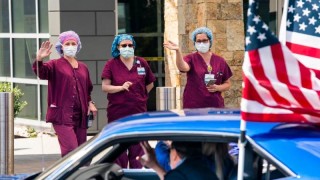 Съединените щати регистрираха най малко 27 556 случая на COVID 19 през