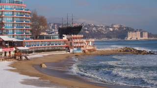 Държавата ще осигури спасители на десет плажа във Варна останали