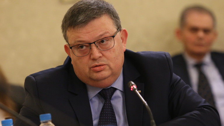 Председателят на Антикорупционната комисия Сотир Цацаров сезира прокуратурата с искане