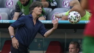 Йоахим Льов призна, че има оферти към него