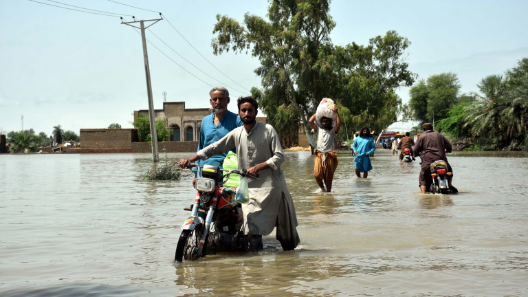 Увеличава се броят на жертвите от катастрофалните наводнения в Пакистан.