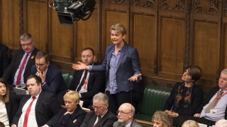 Депутати от различни британски партии ще се опитат да спрат