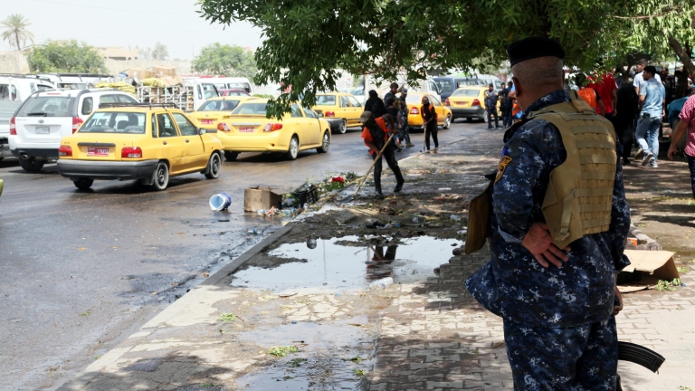 Кола бомба уби десетки до Багдад