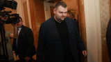  Пеевски пристигна в Народното събрание в деня на консултациите за дотациите 