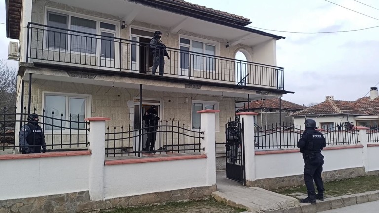 Полицейска акция срещу купуването на гласове във Варненско, има задържани