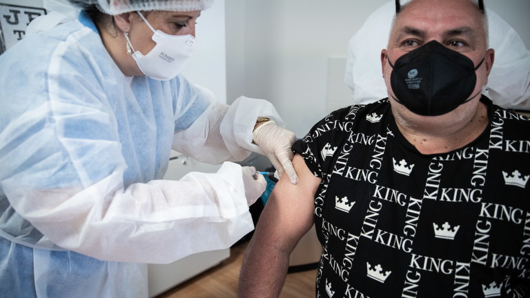 Словакия започва ваксинация с трета доза 