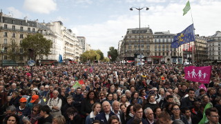 Стотица жители на Париж протестираха срещу законопроект който позволява на