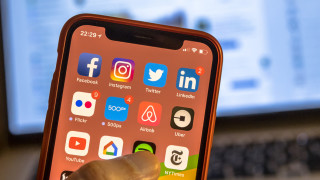 Още с излизането на първия iPhone Apple категорично отказа да