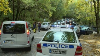 Заради лошото време днес часове наред беше затворен пътят за