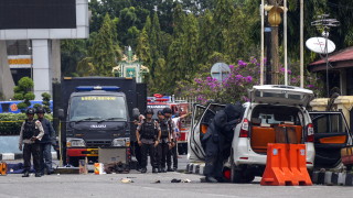 Четирима нападатели със самурайски мечове са атакували полицейски участък в