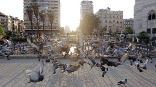 Държавната телевизия в Сирия съобщава че двама души са убити