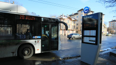 Автобус се вряза в стълб в София