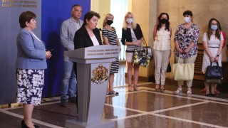 Промяната на критериите за туроператорите ще забави още парите