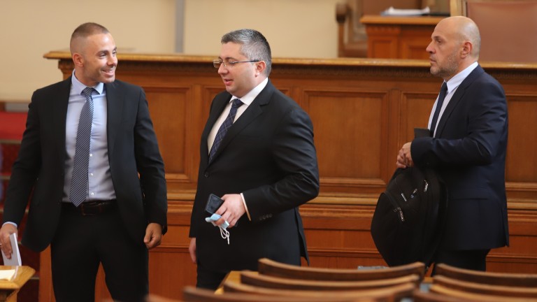 Да се обявиш срещу зеления сертификат е толкова глупаво, колкото